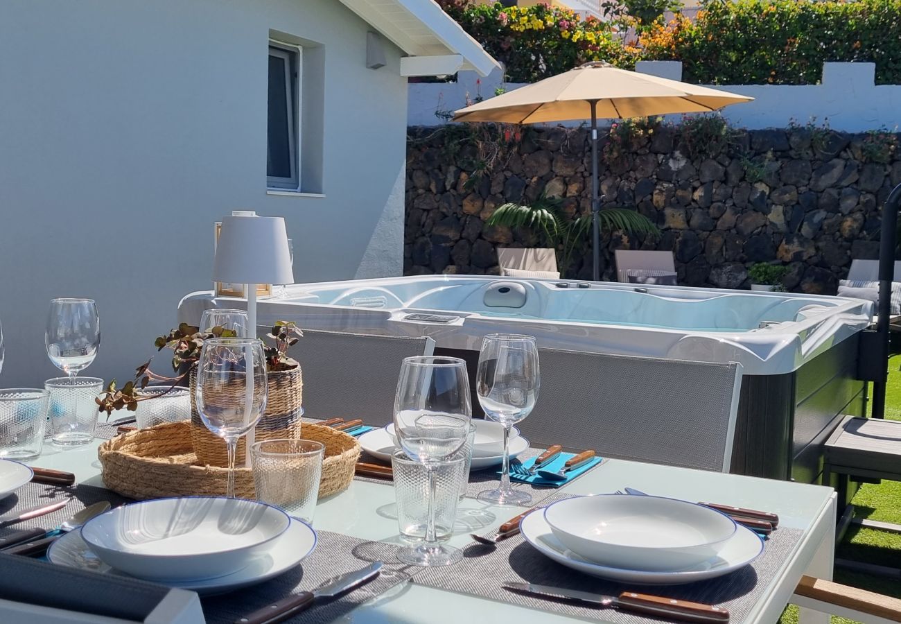 Villa in Puerto de la Cruz - VILLA LOLA WITH SPECTACULAR VIEWS OF THE VALLEY AND THE SEA